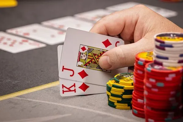 Các Chiến Thuật Chơi Poker Giúp Bạn Thắng Lớn